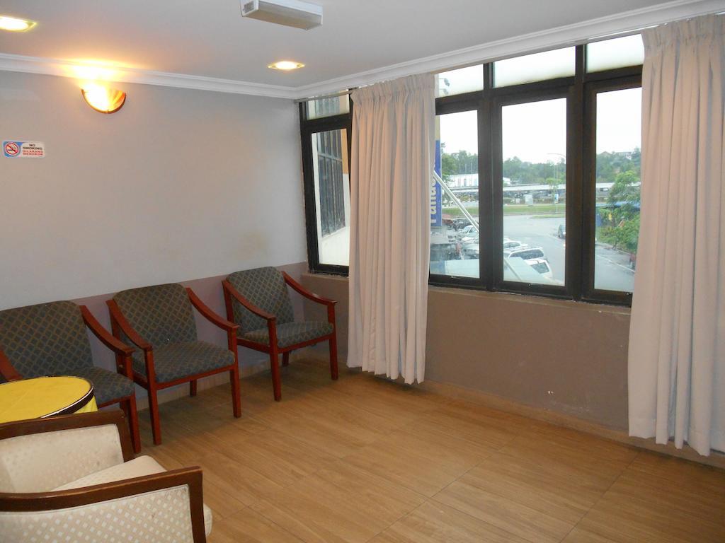 Sai Villa Hotel Near Klia & Klia2 Nilai Exterior photo