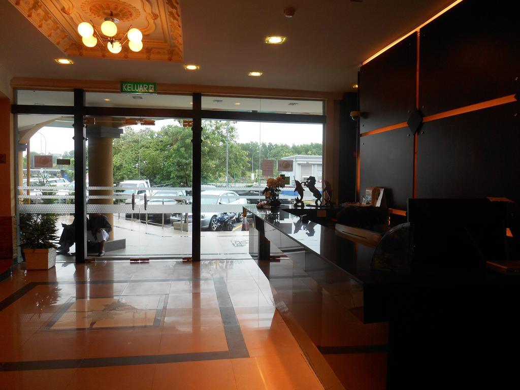 Sai Villa Hotel Near Klia & Klia2 Nilai Exterior photo