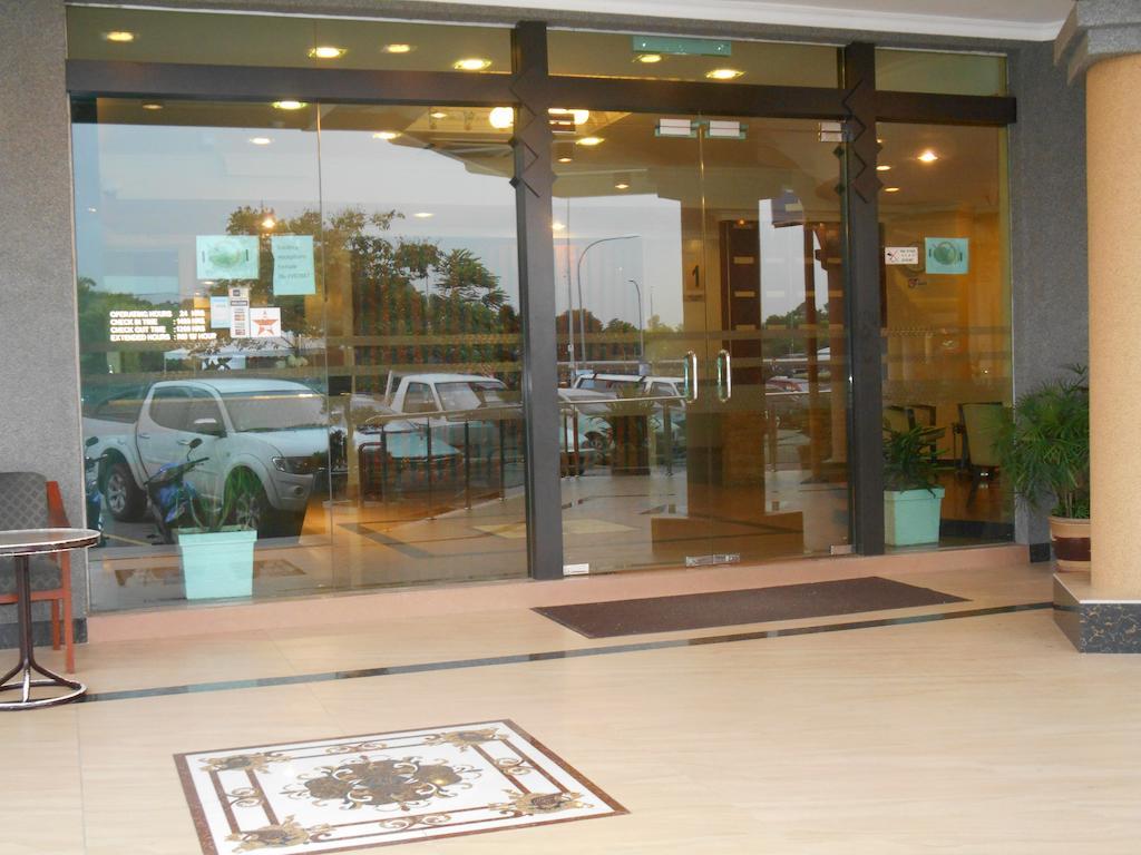 Sai Villa Hotel Near Klia & Klia2 Nilai Exterior photo