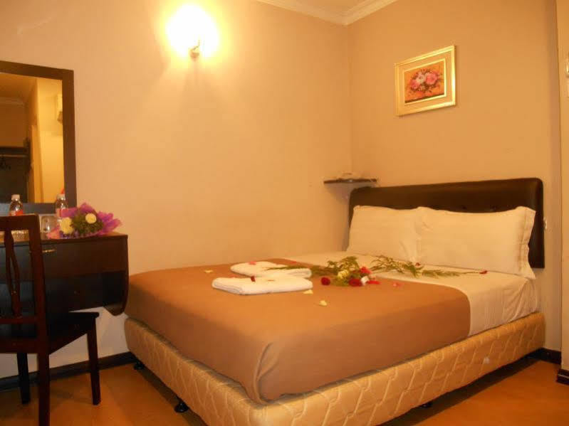 Sai Villa Hotel Near Klia & Klia2 Nilai Exterior photo