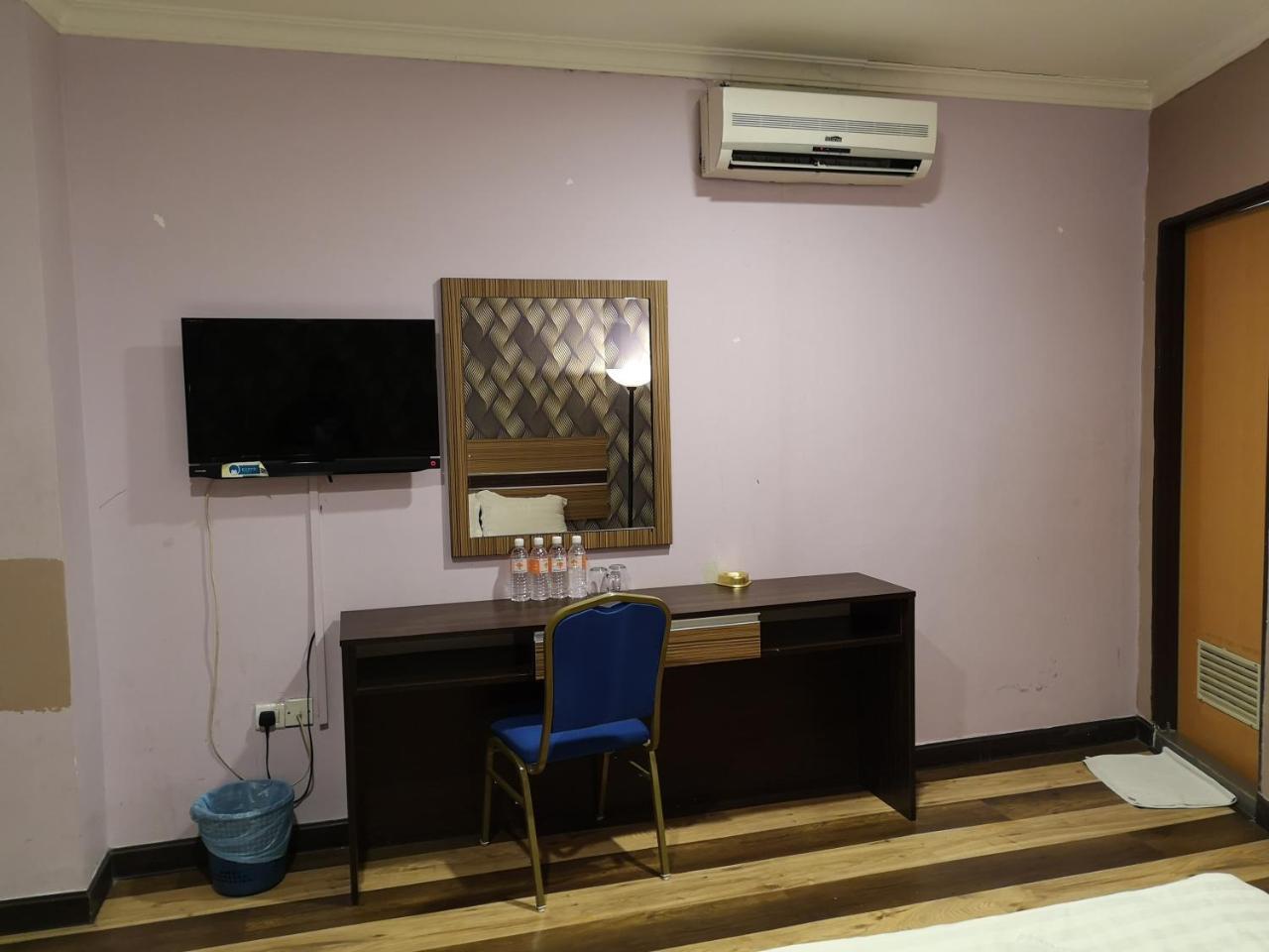 Sai Villa Hotel Near Klia & Klia2 Nilai Exterior photo