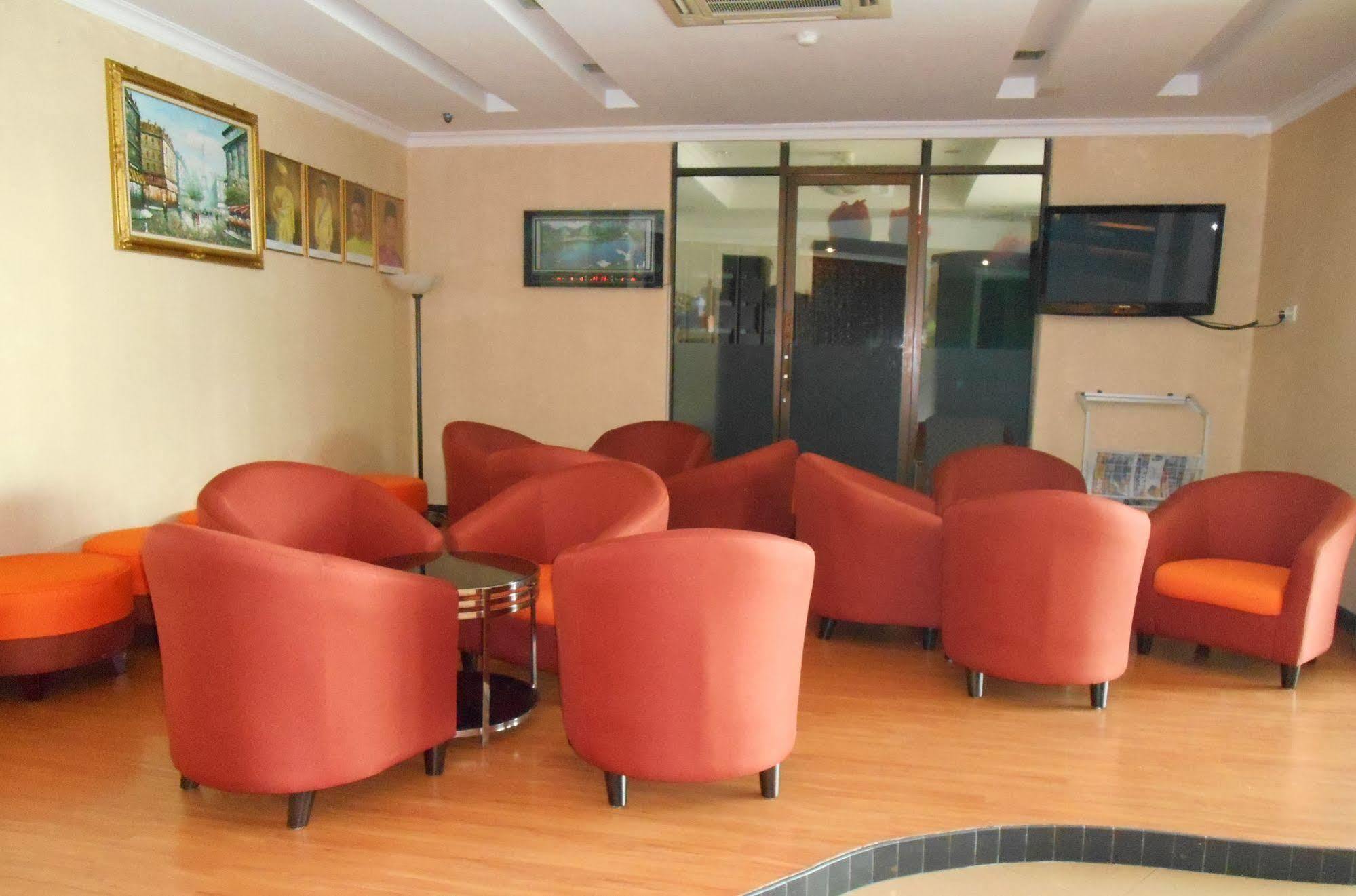 Sai Villa Hotel Near Klia & Klia2 Nilai Exterior photo