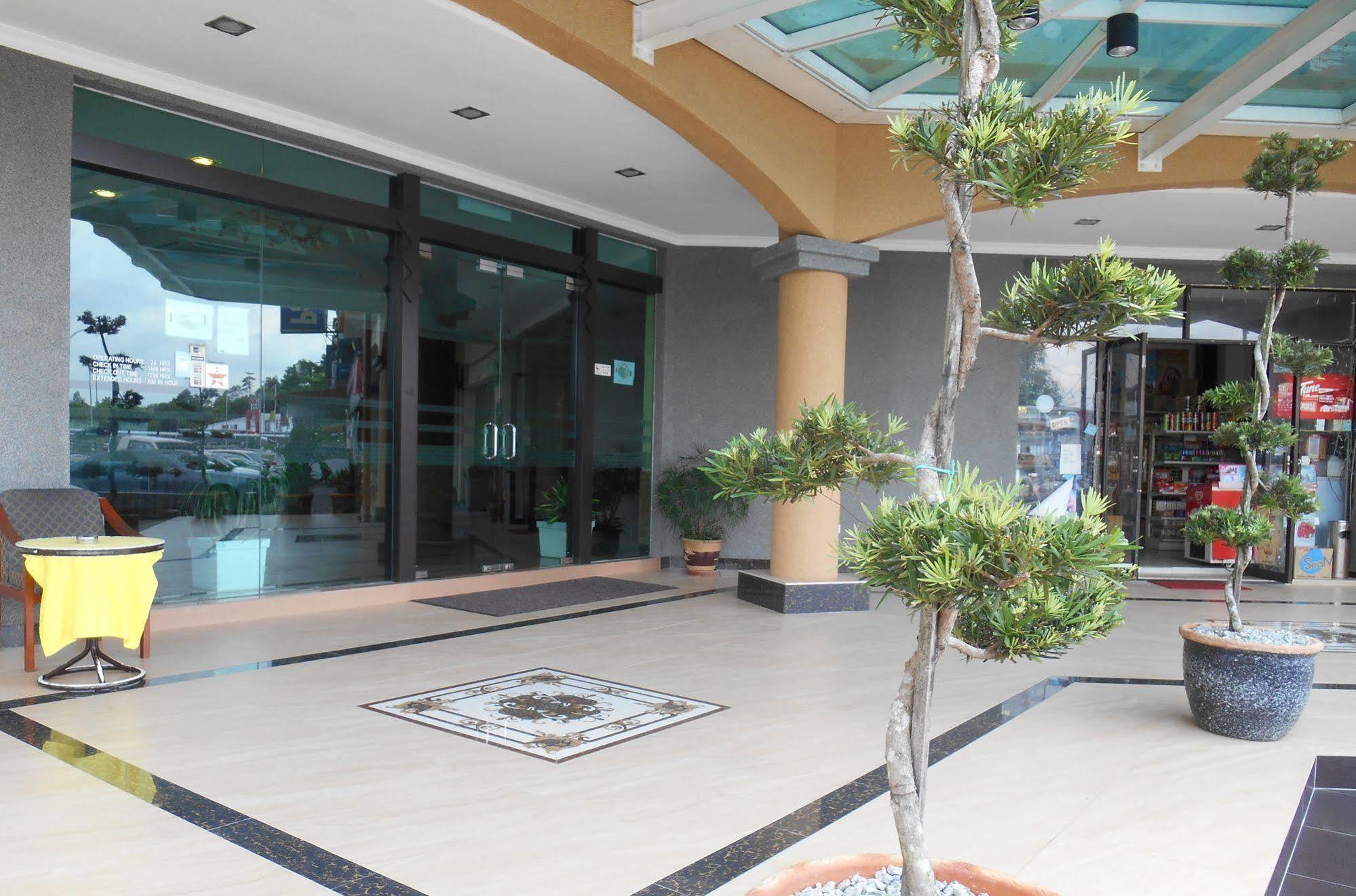 Sai Villa Hotel Near Klia & Klia2 Nilai Exterior photo