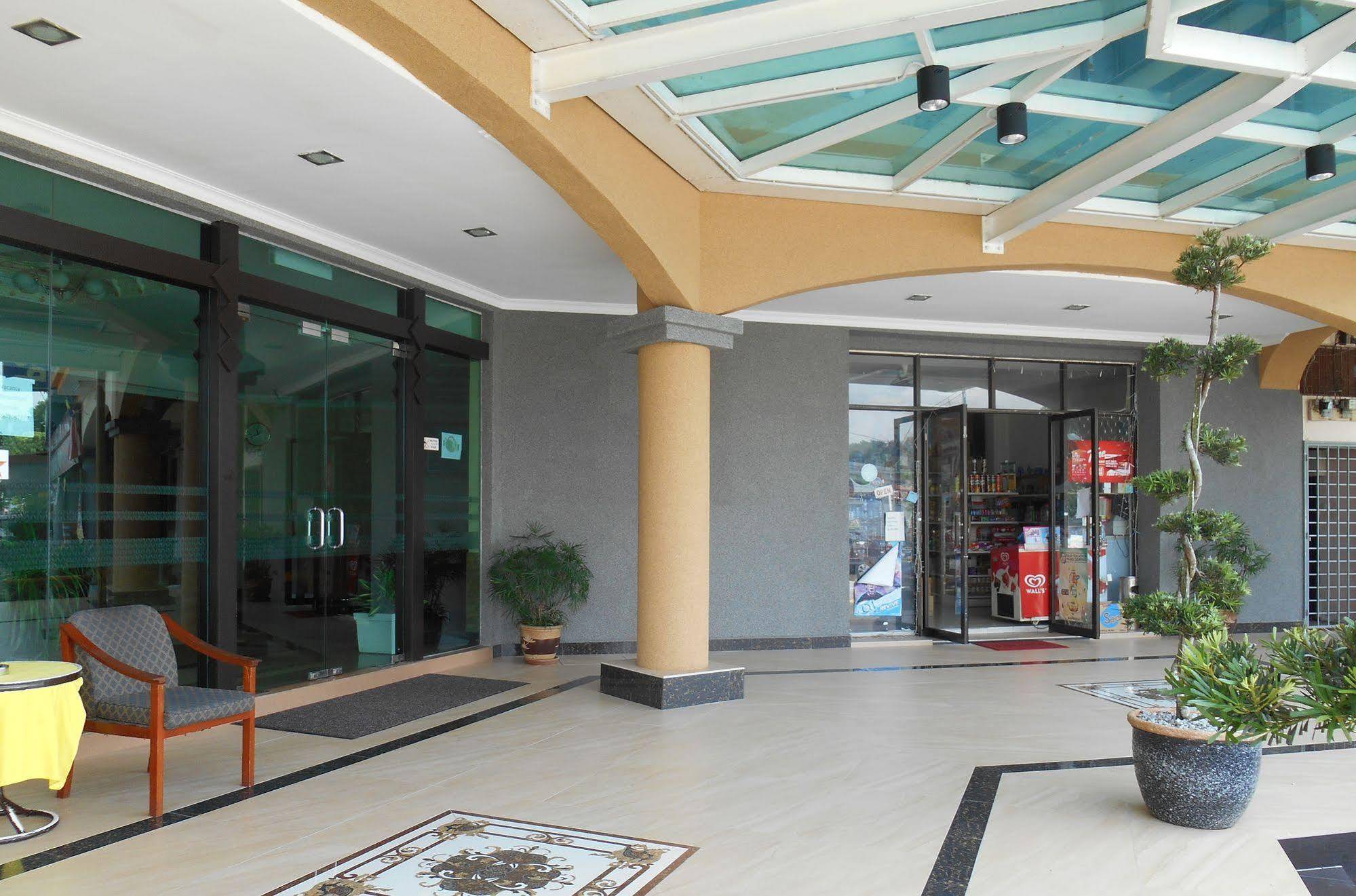 Sai Villa Hotel Near Klia & Klia2 Nilai Exterior photo