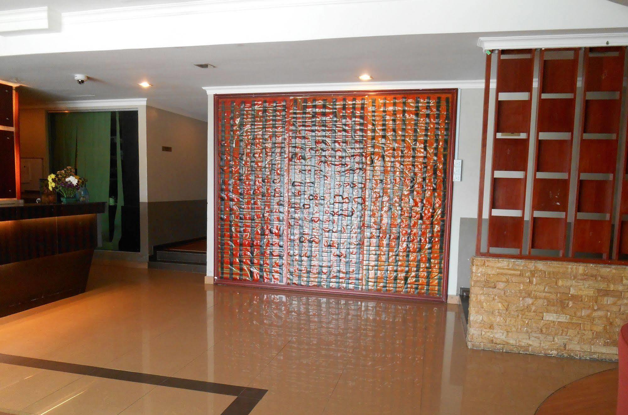 Sai Villa Hotel Near Klia & Klia2 Nilai Exterior photo